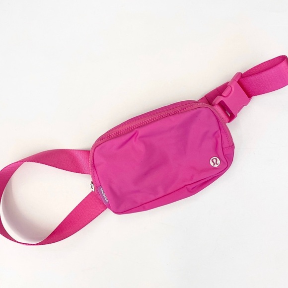 lululemon athletica Handbags - Lululemon || Everywhere Belt Bag 1L Sonic‎ Pink
